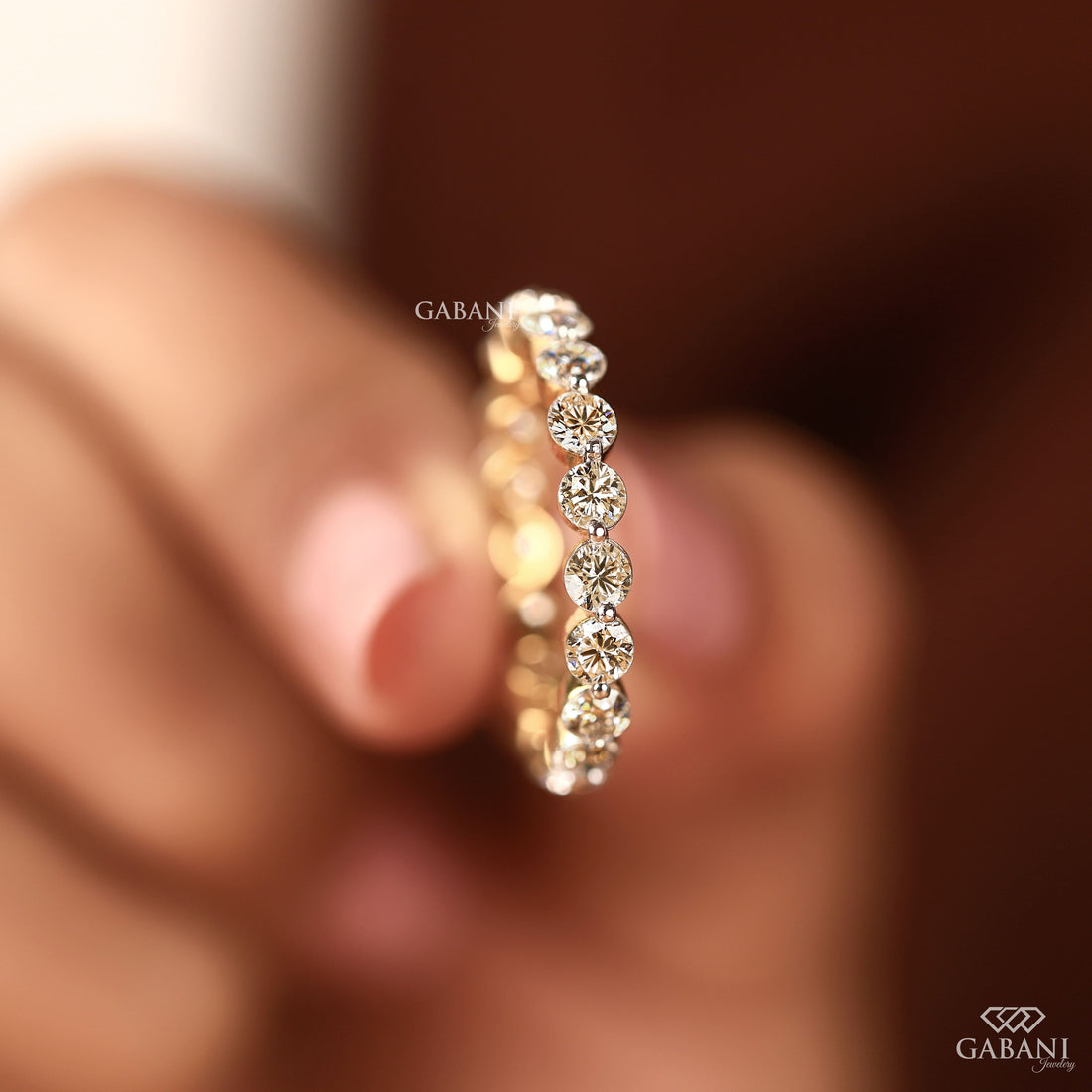 Round Diamond Shared Prong Eternity Band in Yellow Gold