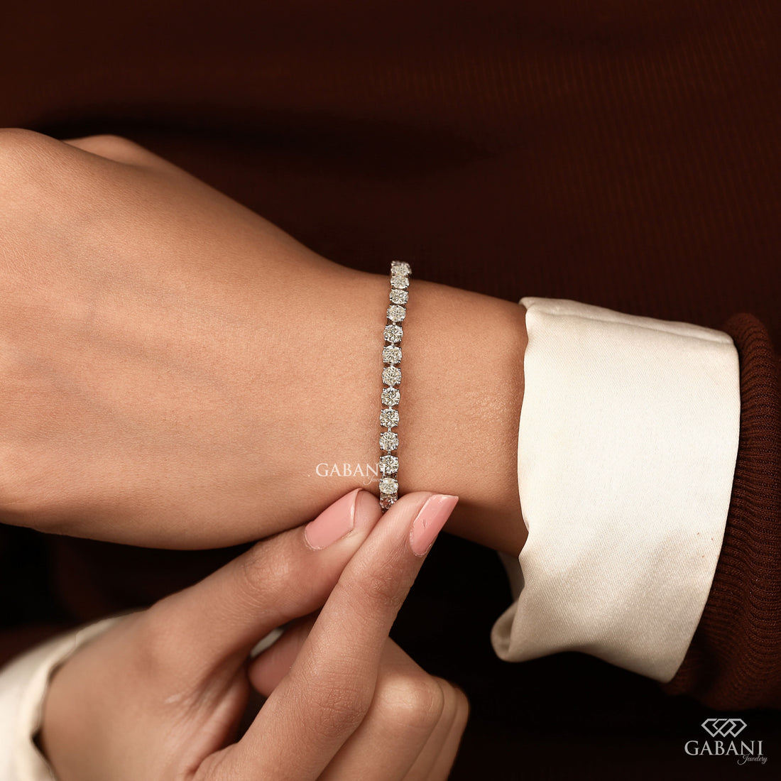 Round cut lab grown diamond tennis bracelet with EF color VS1 clarity diamonds in classic four prong settings and secure clasp.