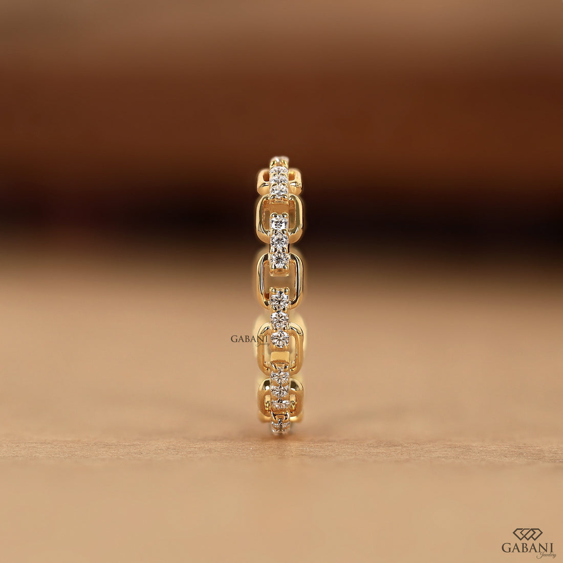a round lab grown diamond chain link eternity band in 14K yellow gold, featuring prong set diamonds and rectangular gold links.