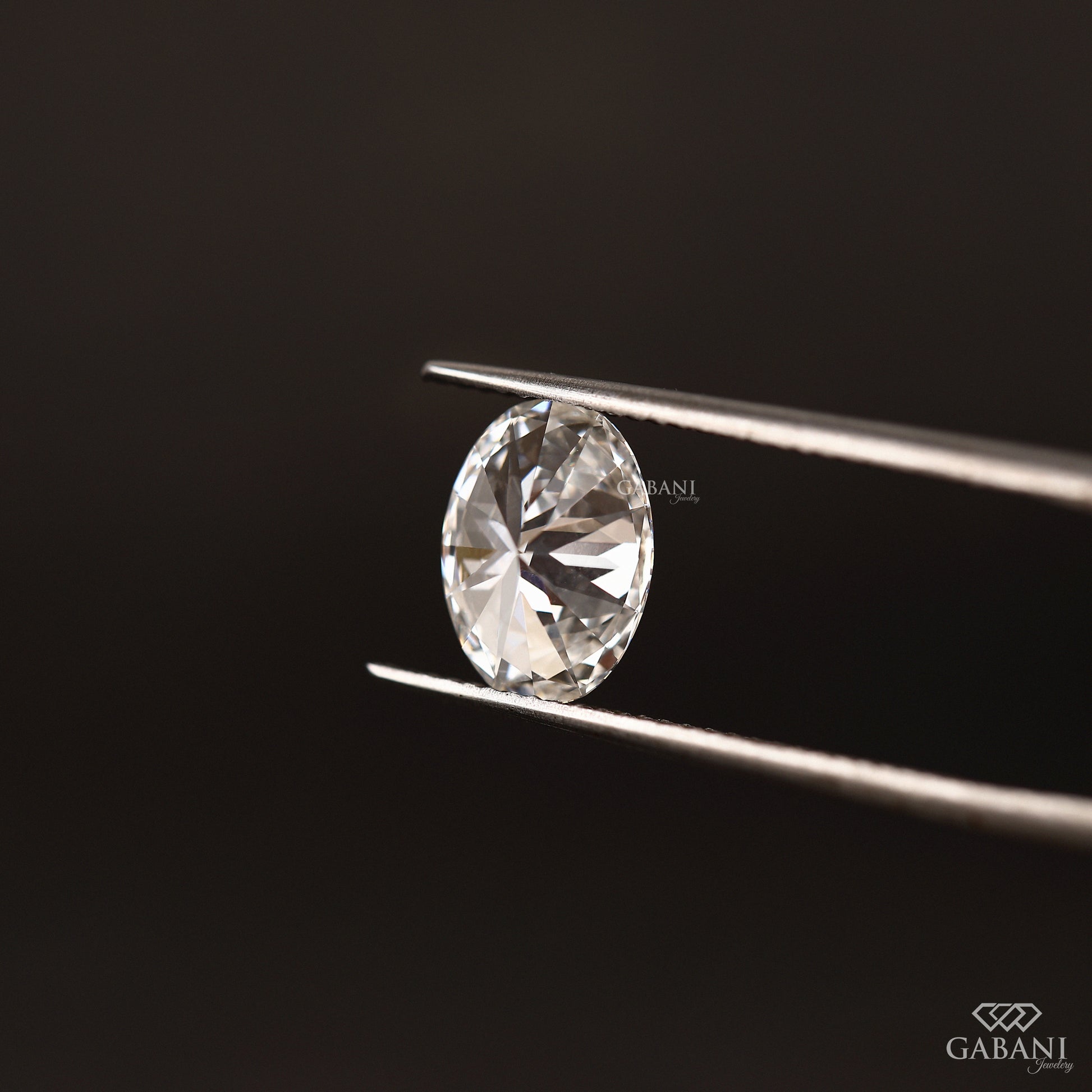 loose oval cut lab grown diamond with smooth curves and bright face up look
