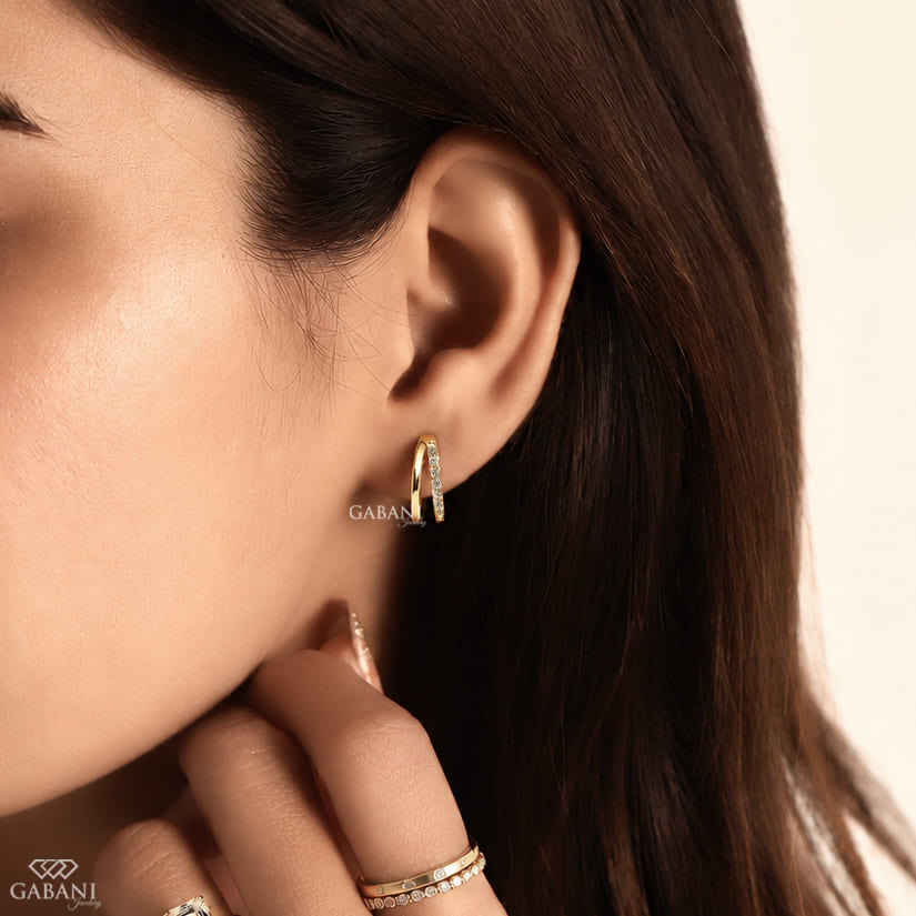 polished and diamond set rows and hinged click closure.