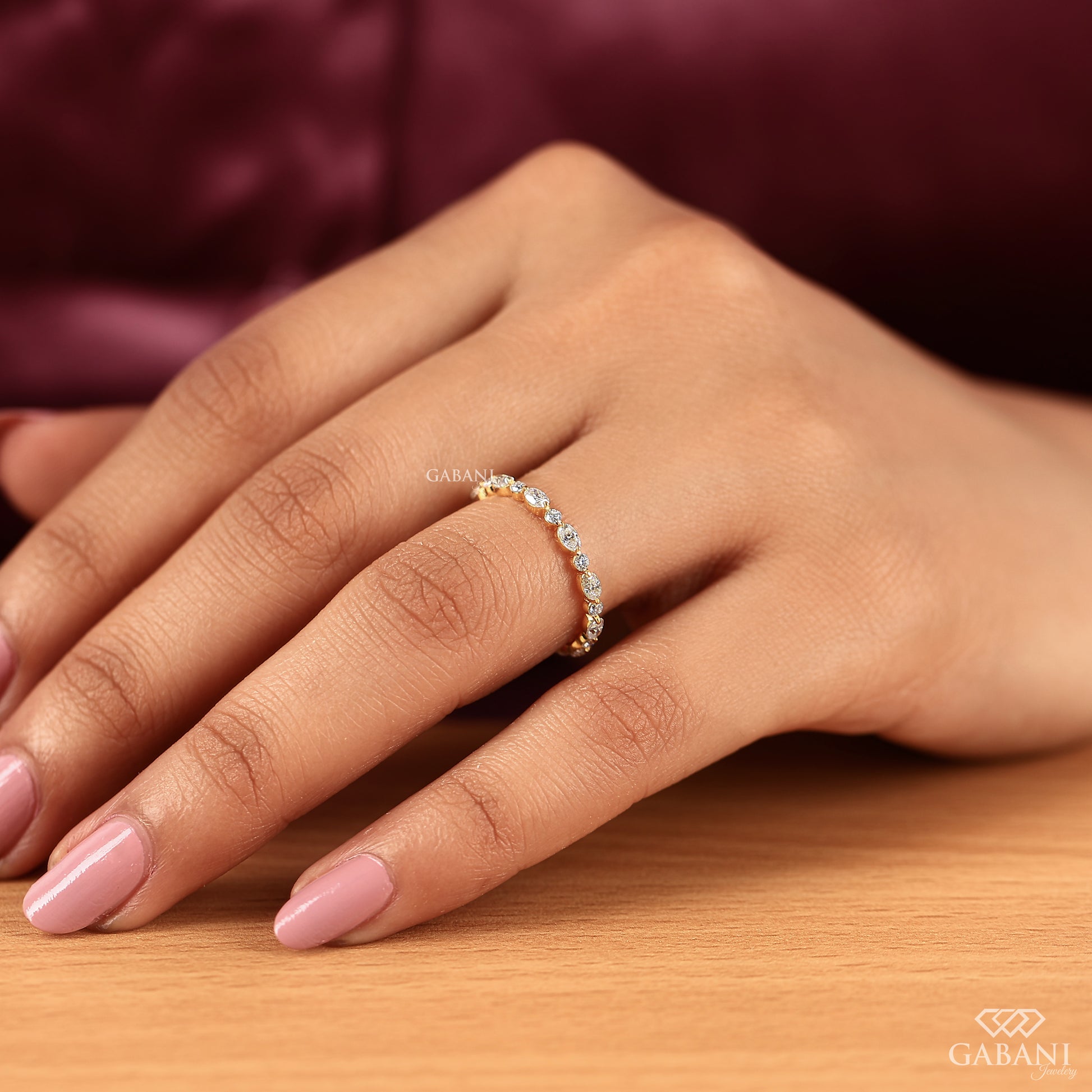 stackable oval and round diamond band in yellow gold