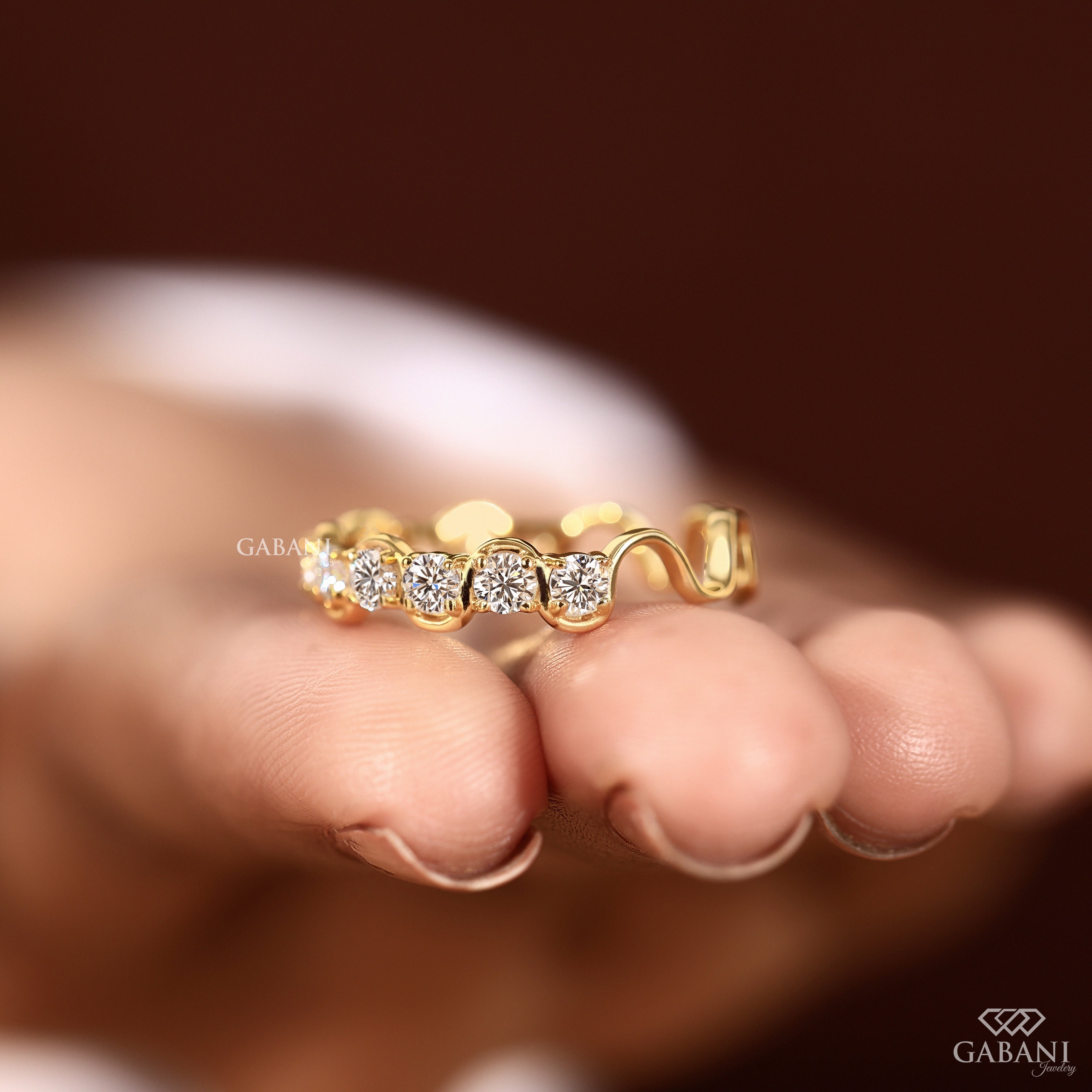 Round cut Diamond Wedding Band For Women