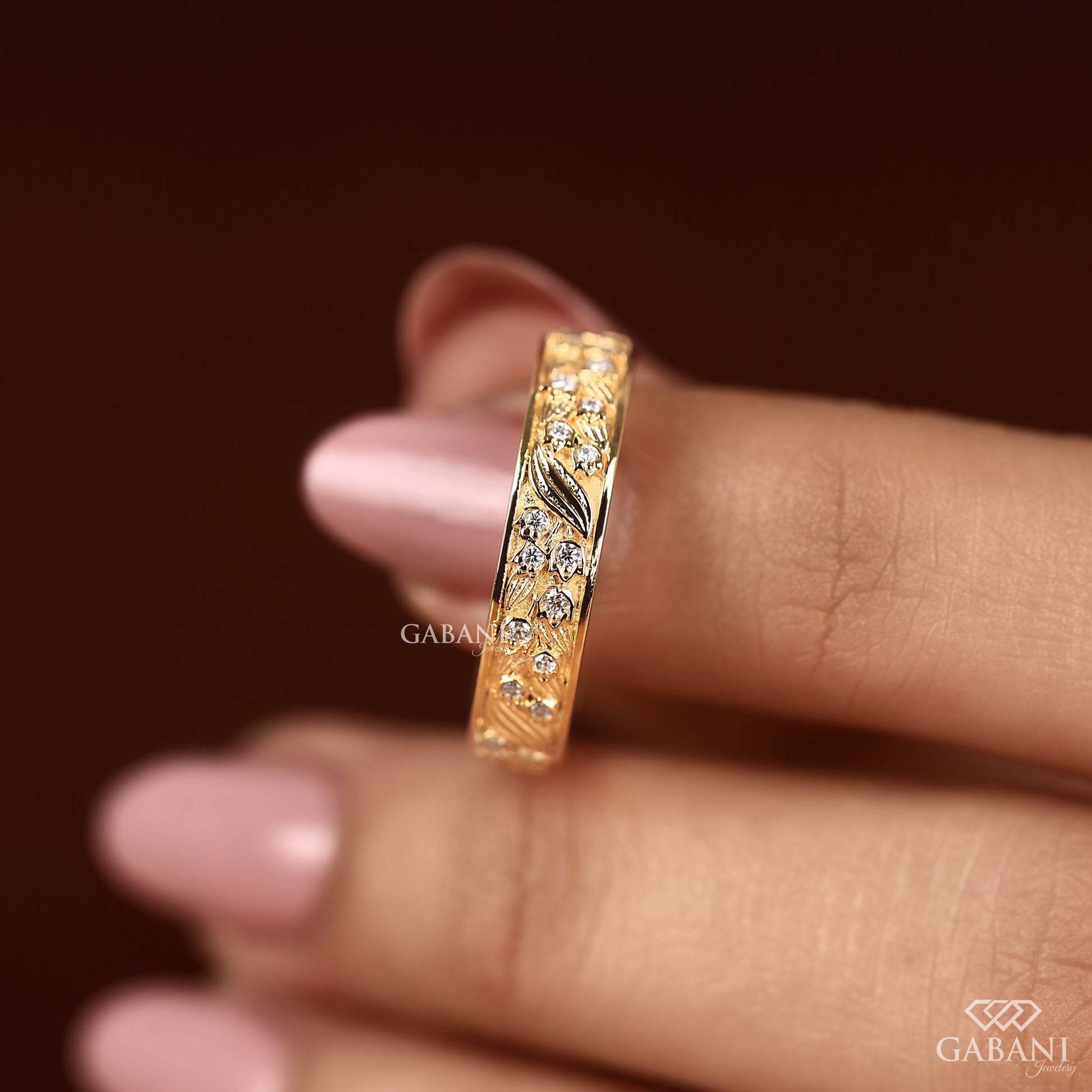 nature inspired yellow gold wedding band with engraved leaf motif