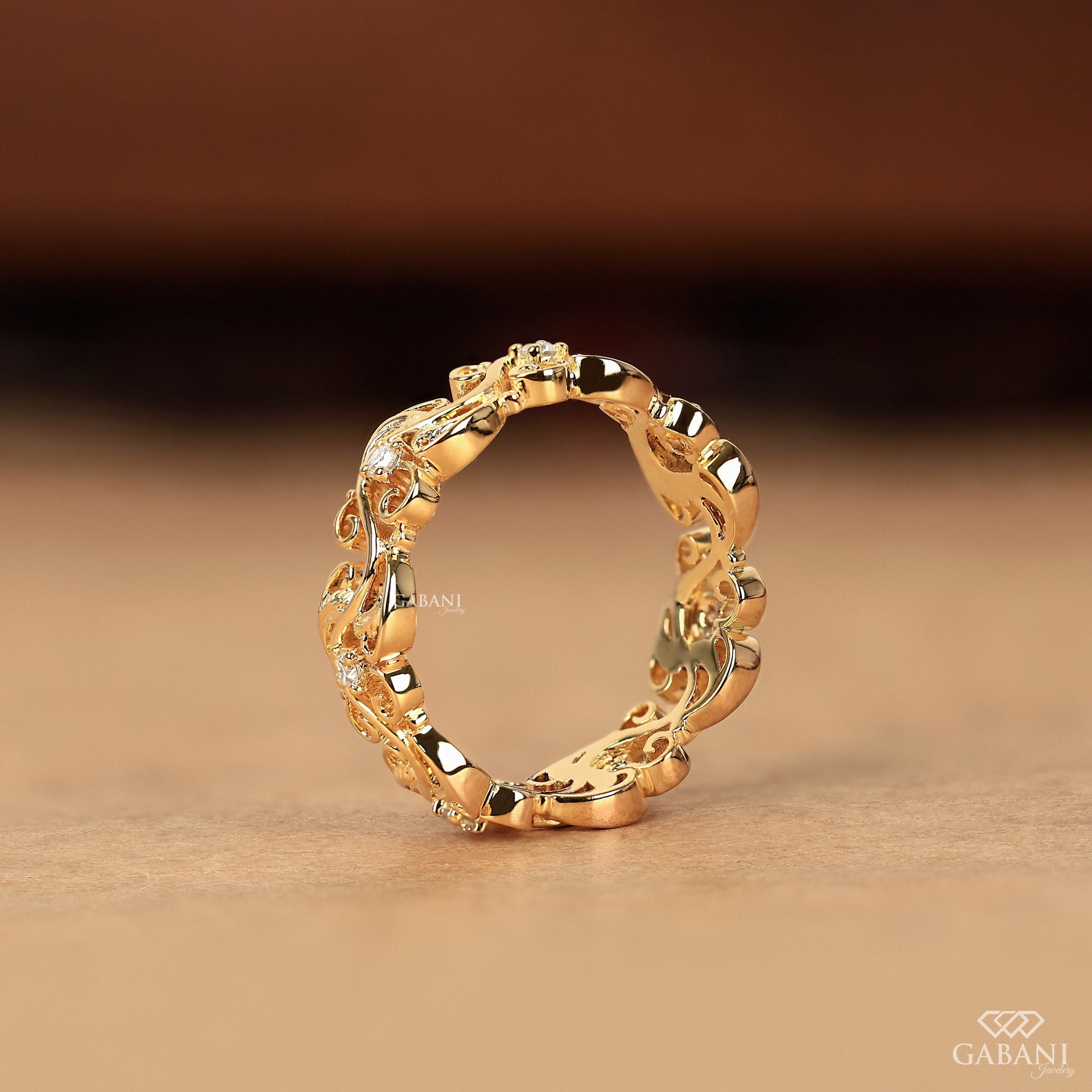 comfort fit leaf and vine diamond band in 14k yellow gold