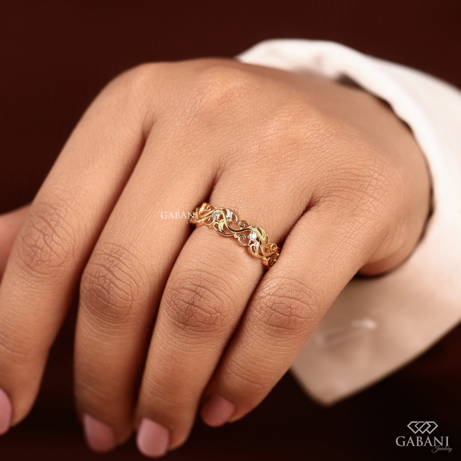 vintage style leaf diamond eternity band in 14k yellow gold