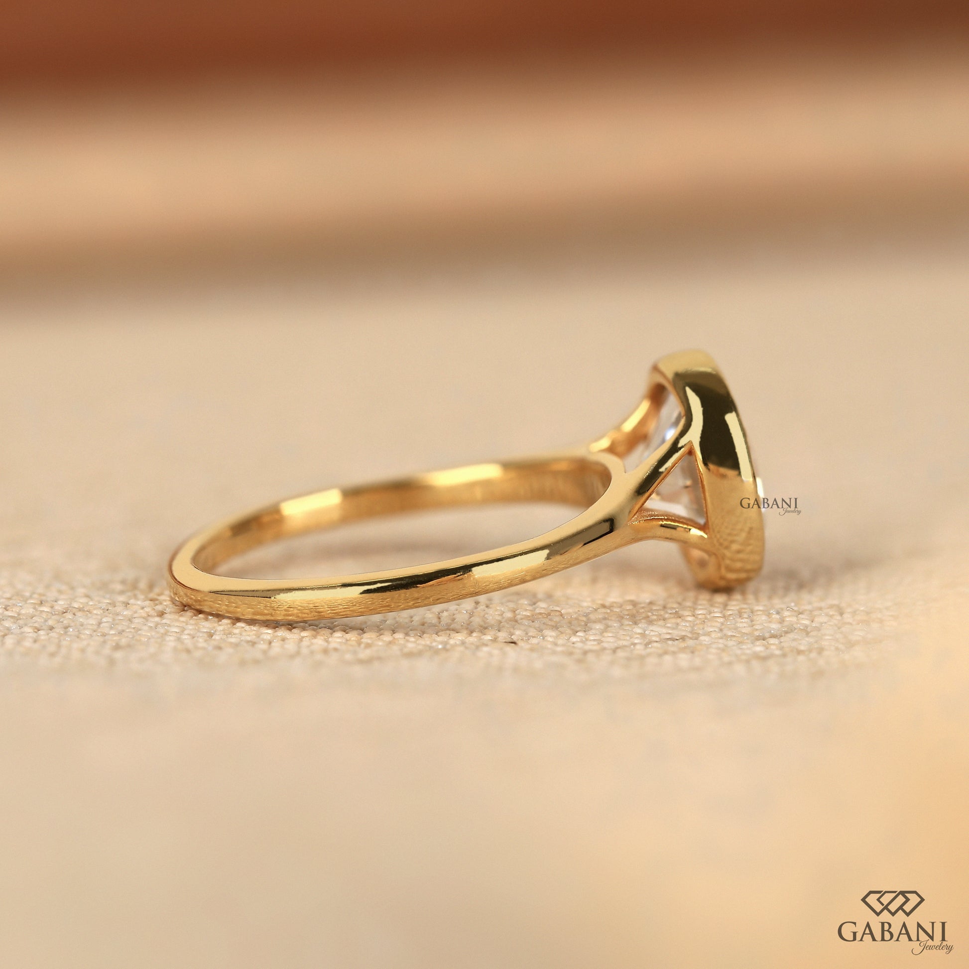 CVD oval lab grown diamond solitaire ring in solid yellow gold