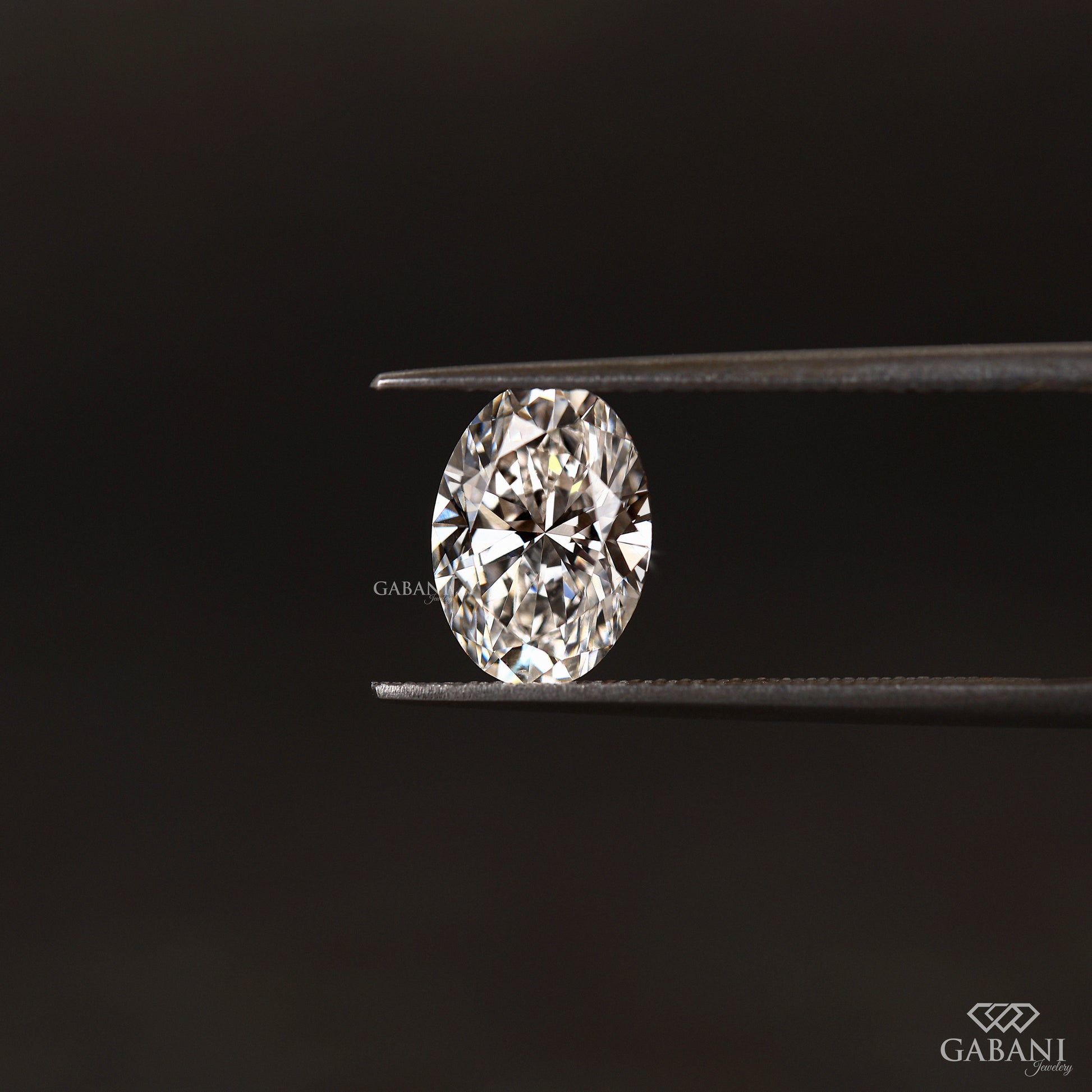 oval cut lab grown diamond loose stone with elongated shape and balanced brilliance
