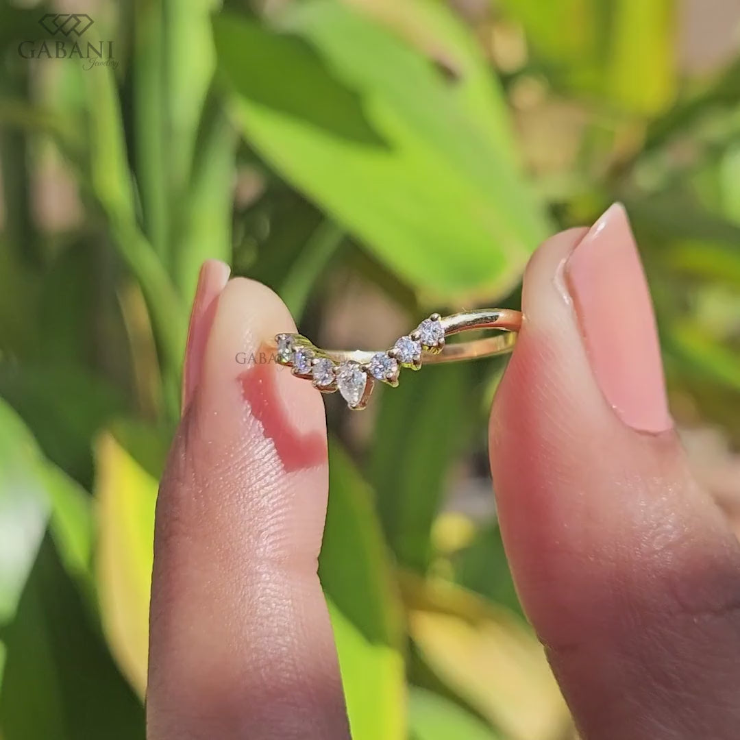 Shared Prong Round Diamond Eternity Wedding Band in Yellow Gold