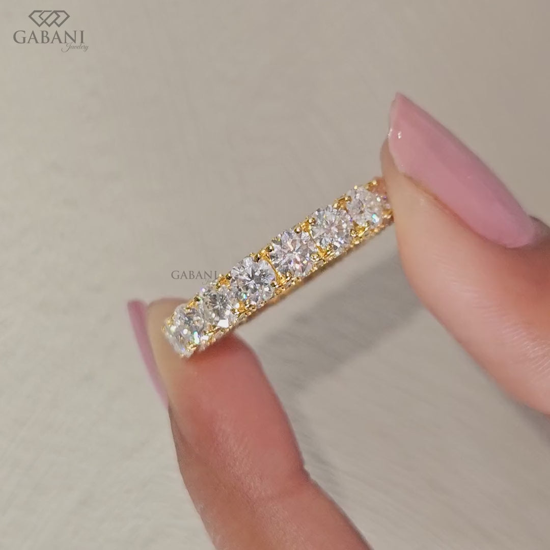 Round Cut Diamond Eternity Band in Yellow Gold