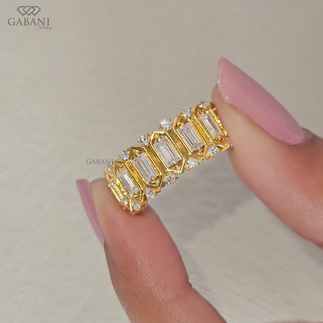 Emerald Cut Diamond Wedding Band in Yellow Gold