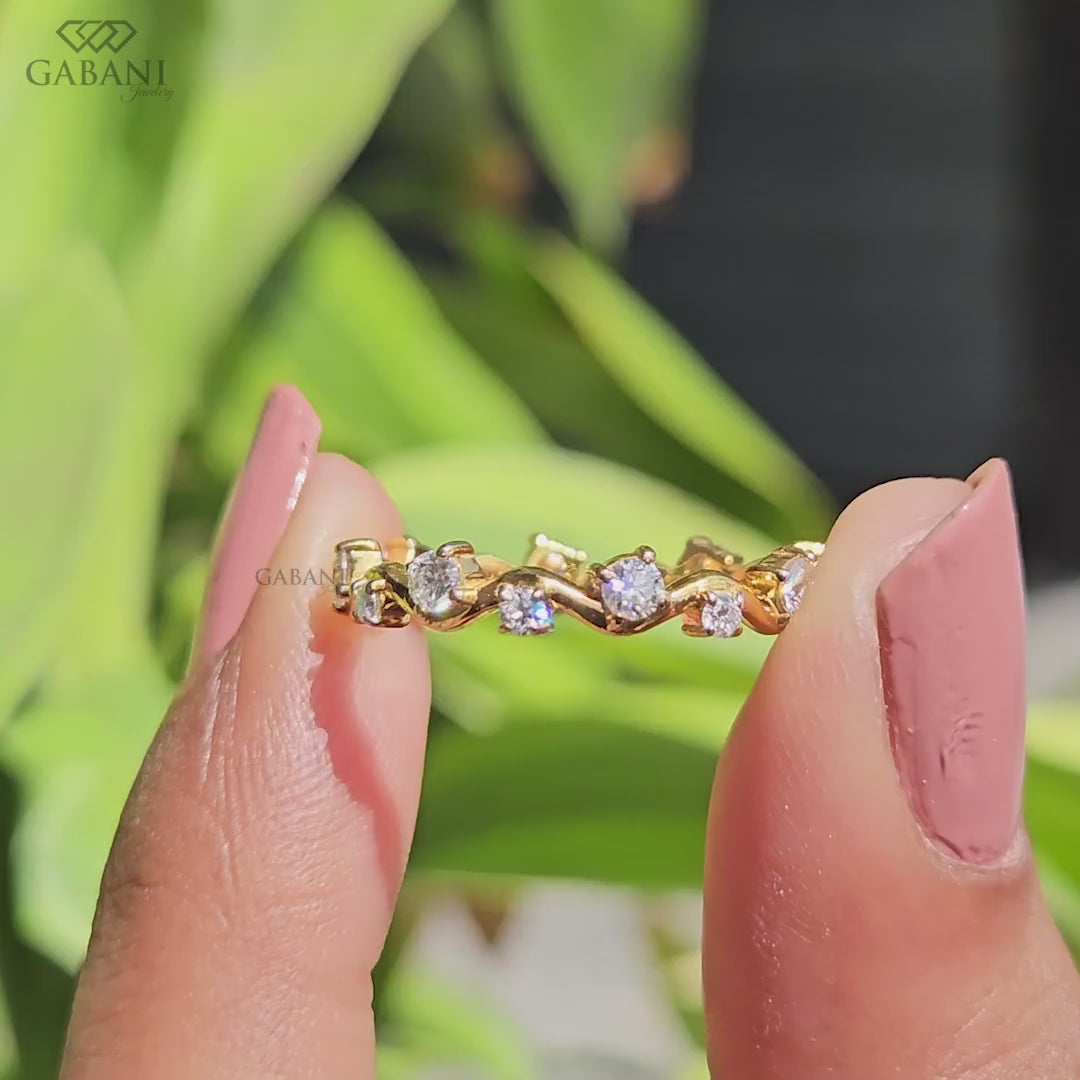 Round Lab Grown Diamond Zigzag Eternity Band in 18K Yellow Gold