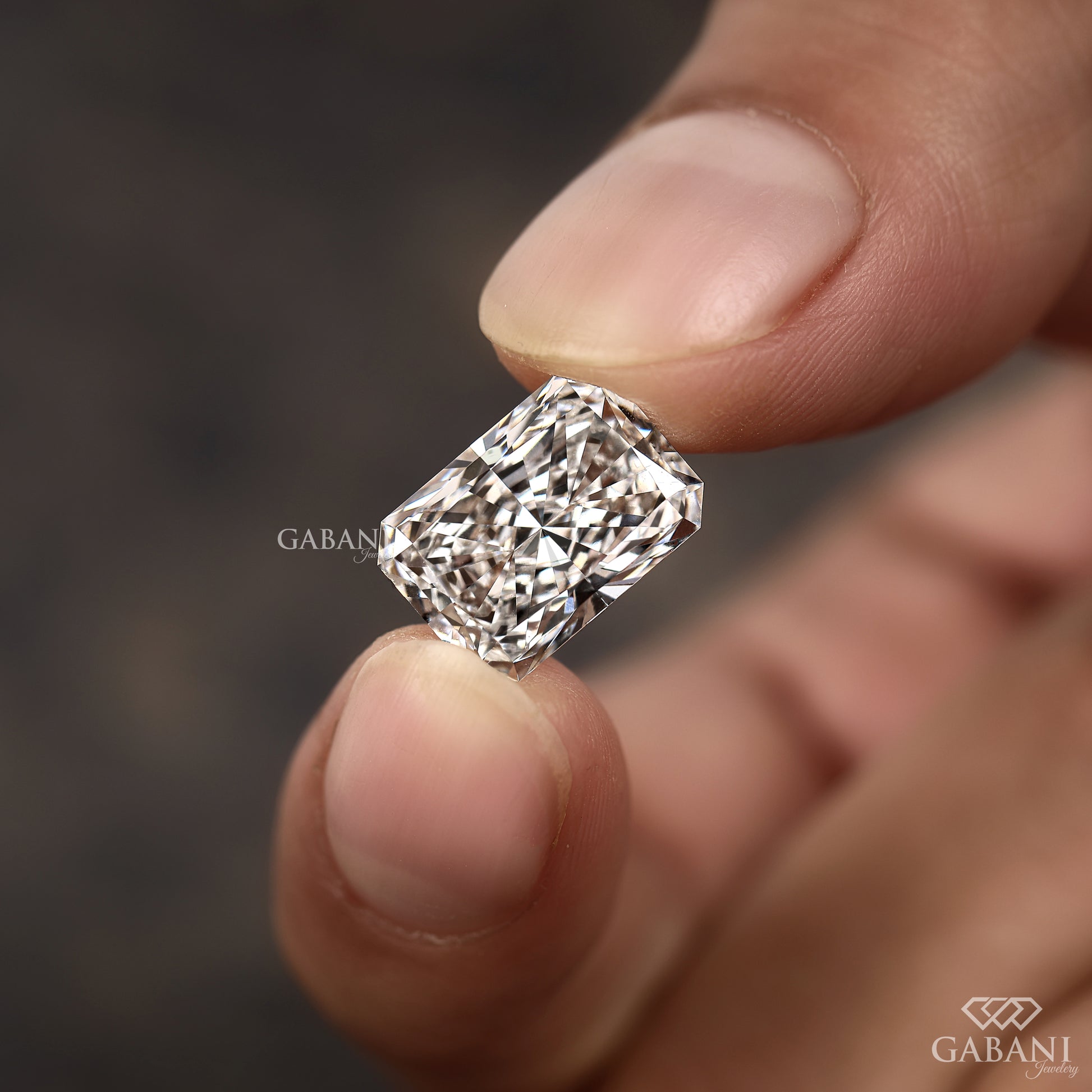 center stone radiant cut lab grown diamond
