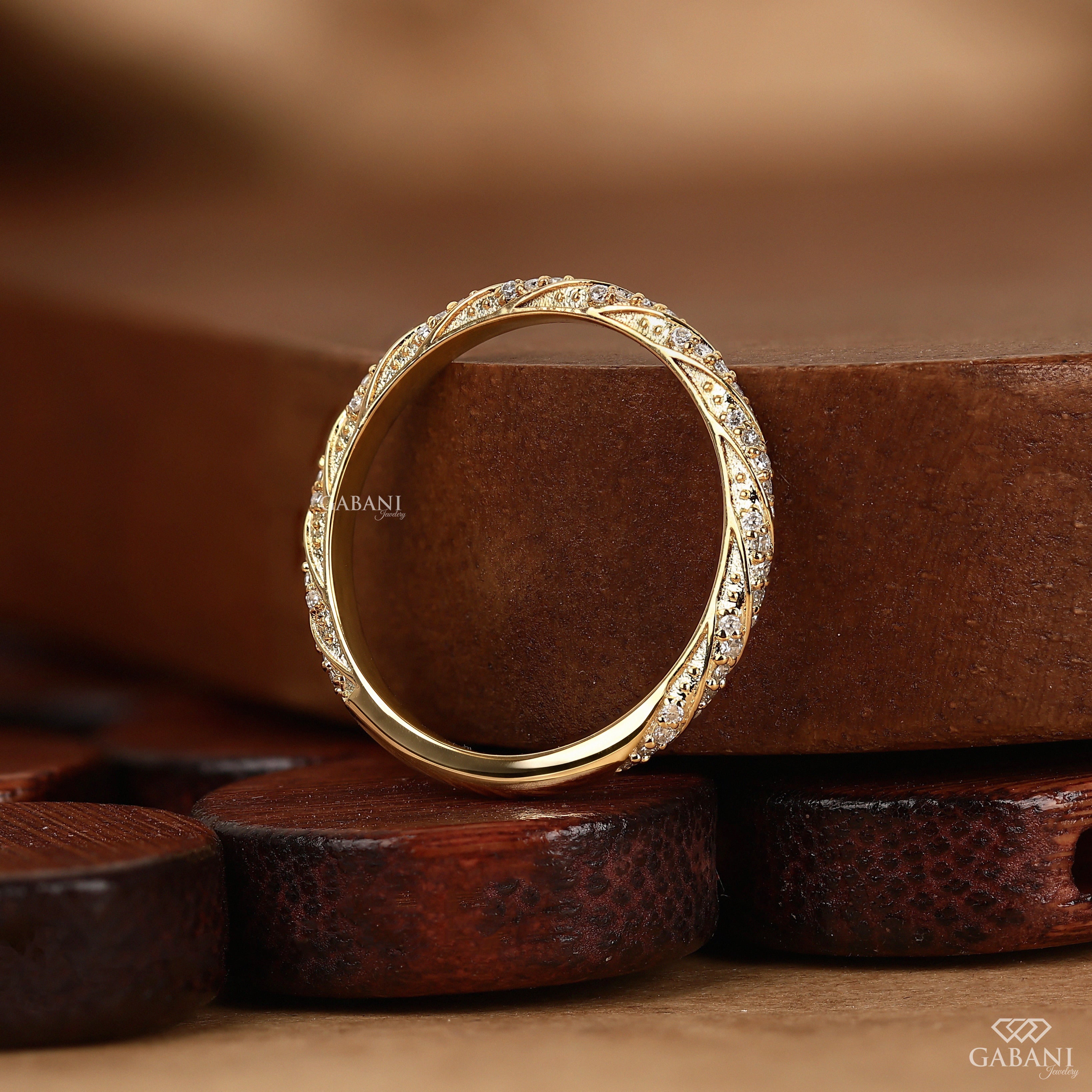 round diamond accents and fine milgrain edges, ideal for bridal stacking and anniversaries.
