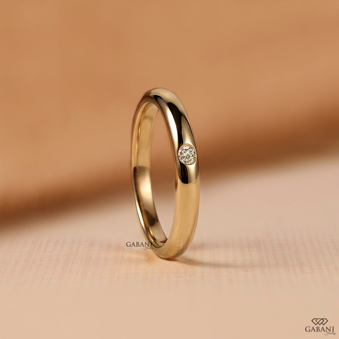 Single stone natural diamond wedding band

