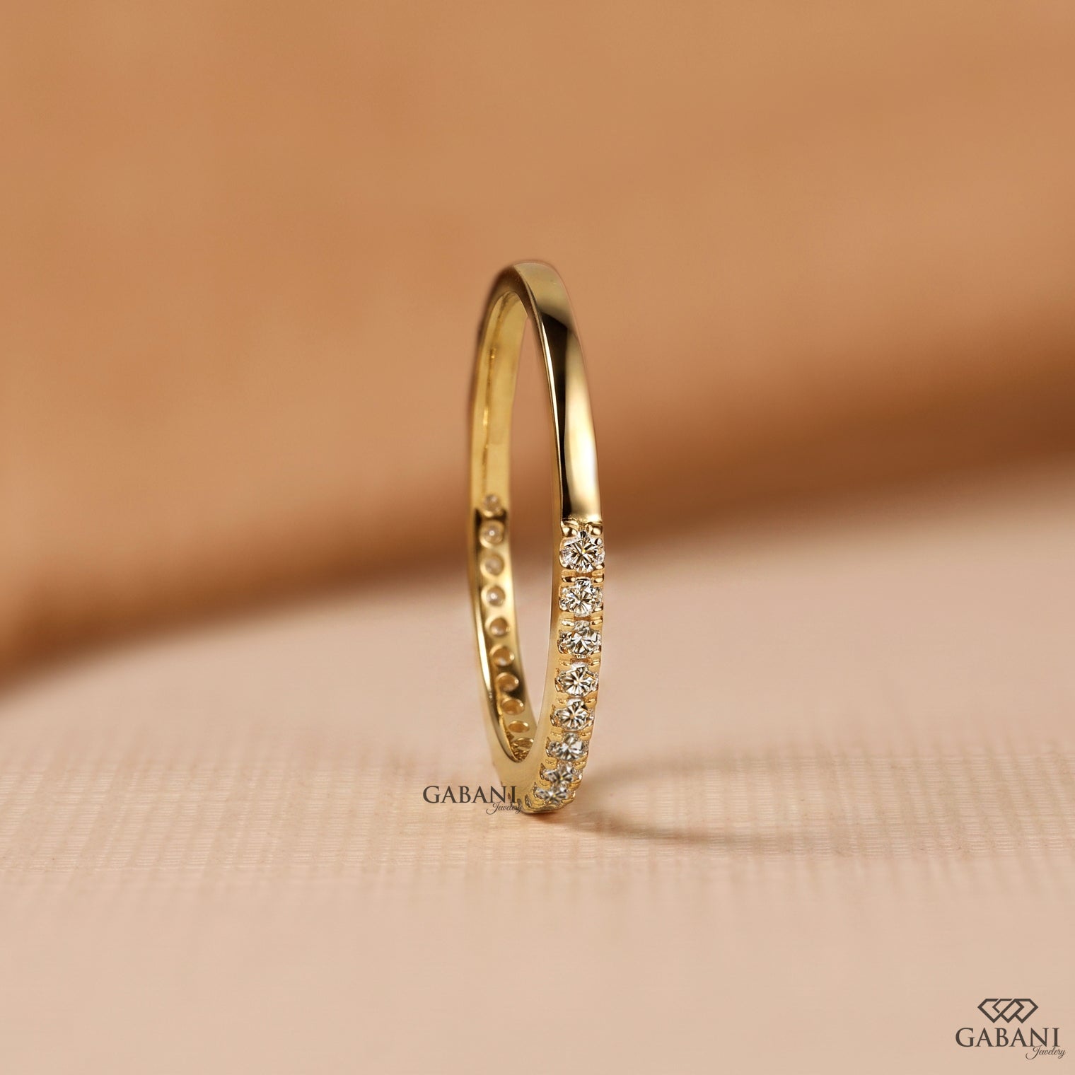 Natural diamond wedding band with a minimal and classic design